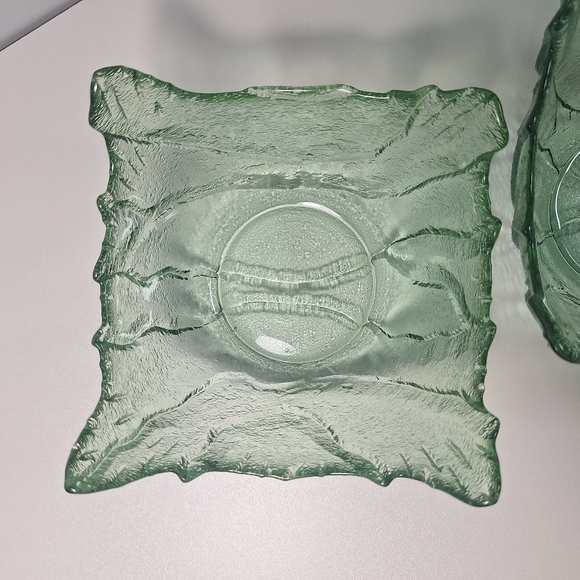 Vintage green pressed bowls set of 2 - Picture 6 of 15
